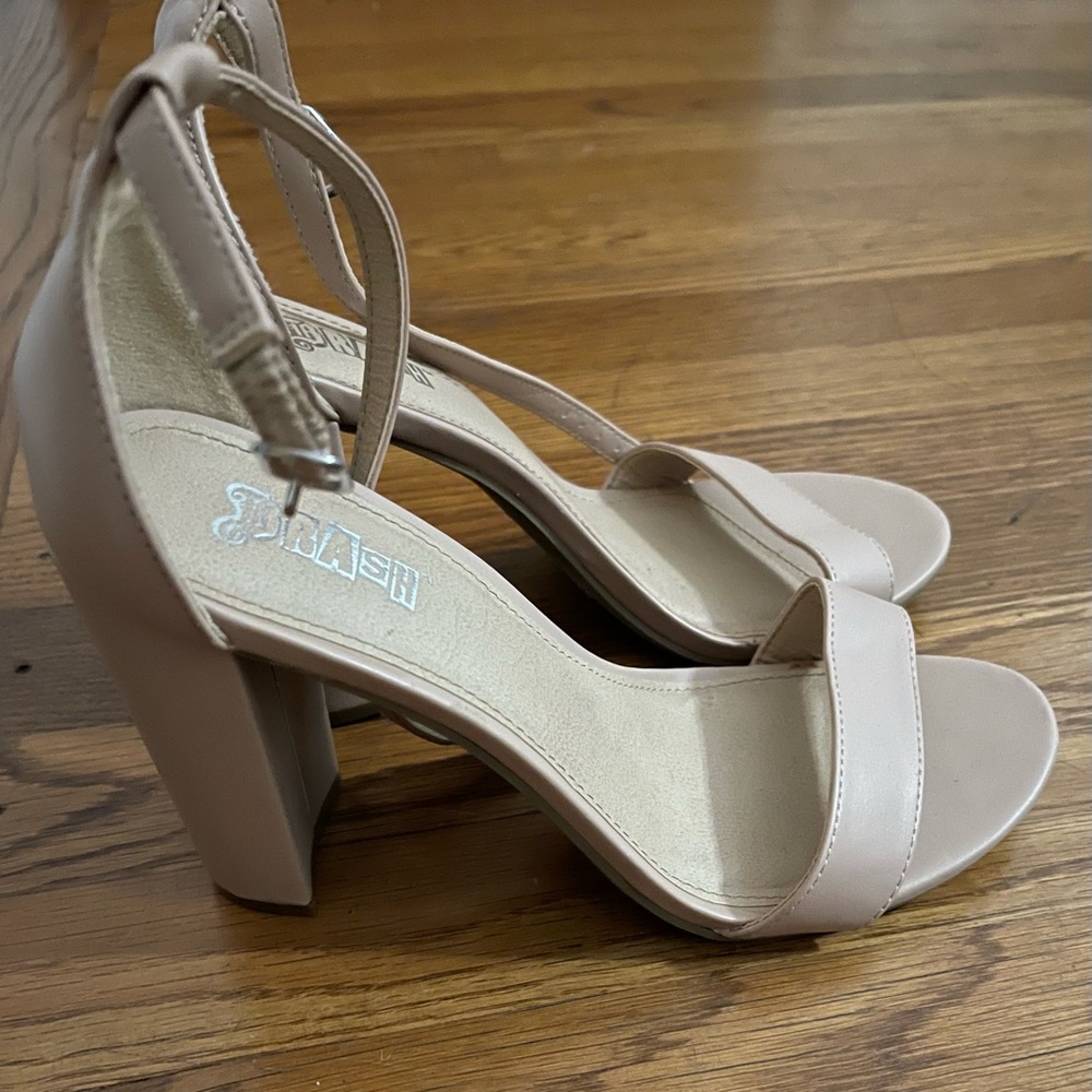 Pink heels - Picture 2 of 3